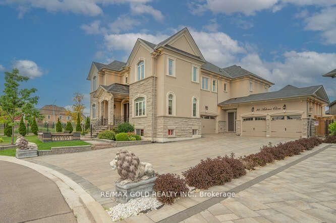 26 Adonis Clse, Brampton, L6P 4K4 | Image 2