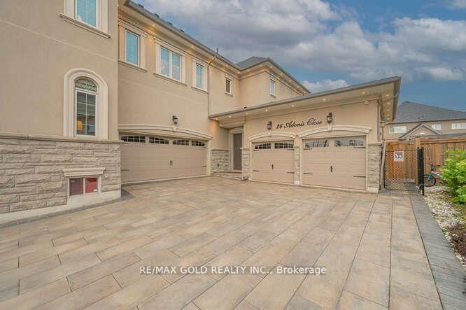 26 Adonis Clse, Brampton, L6P 4K4 | Image 3