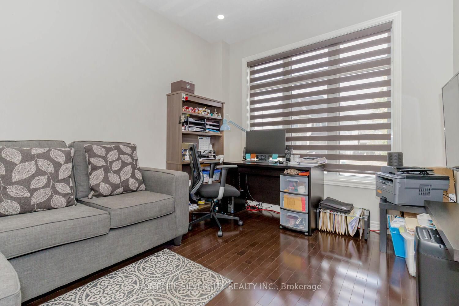 Listing Image 7