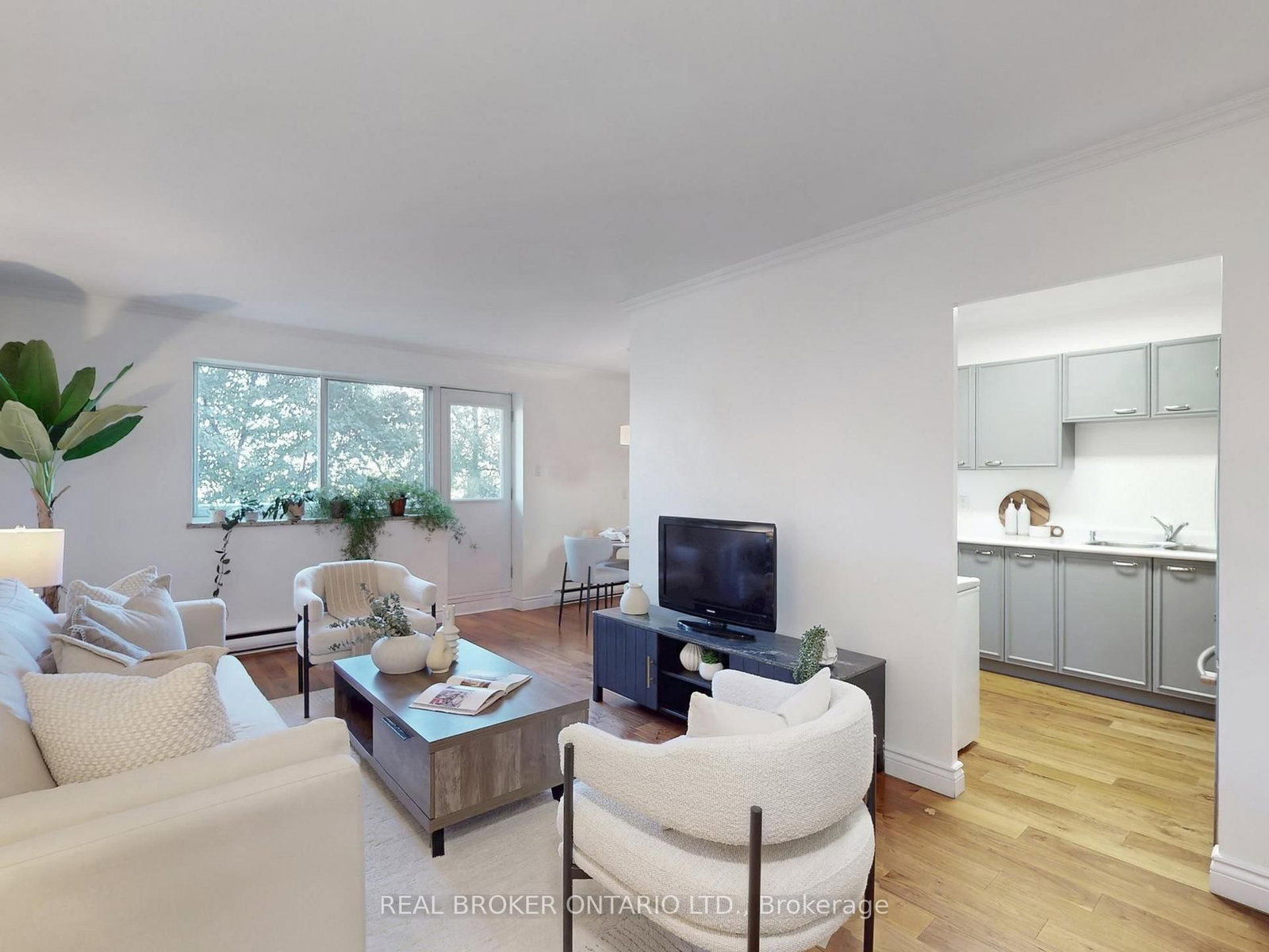 Listing Image 7