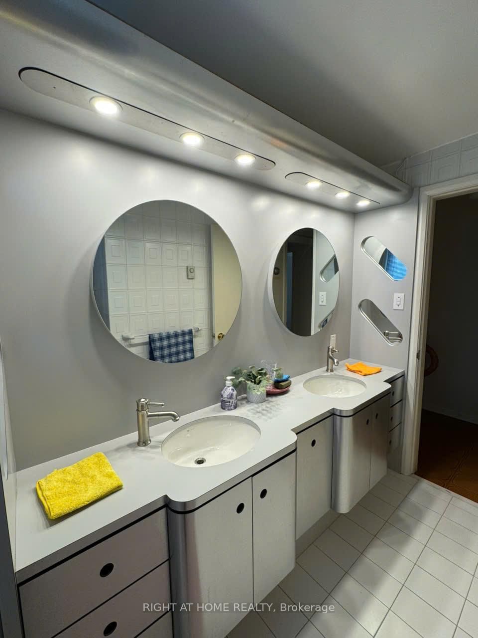 Detached House for lease at 1 Cotillion Court, Toronto, Ontario, M9A 4S8 - Edenbridge-Humber Valley - MLS: W12465606