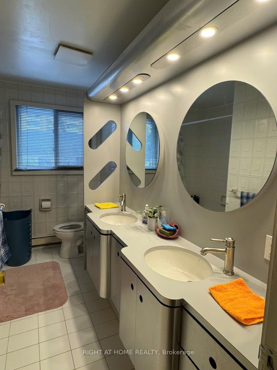 Detached House for lease at 1 Cotillion Court, Toronto, Ontario, M9A 4S8 - Edenbridge-Humber Valley - MLS: W12465606