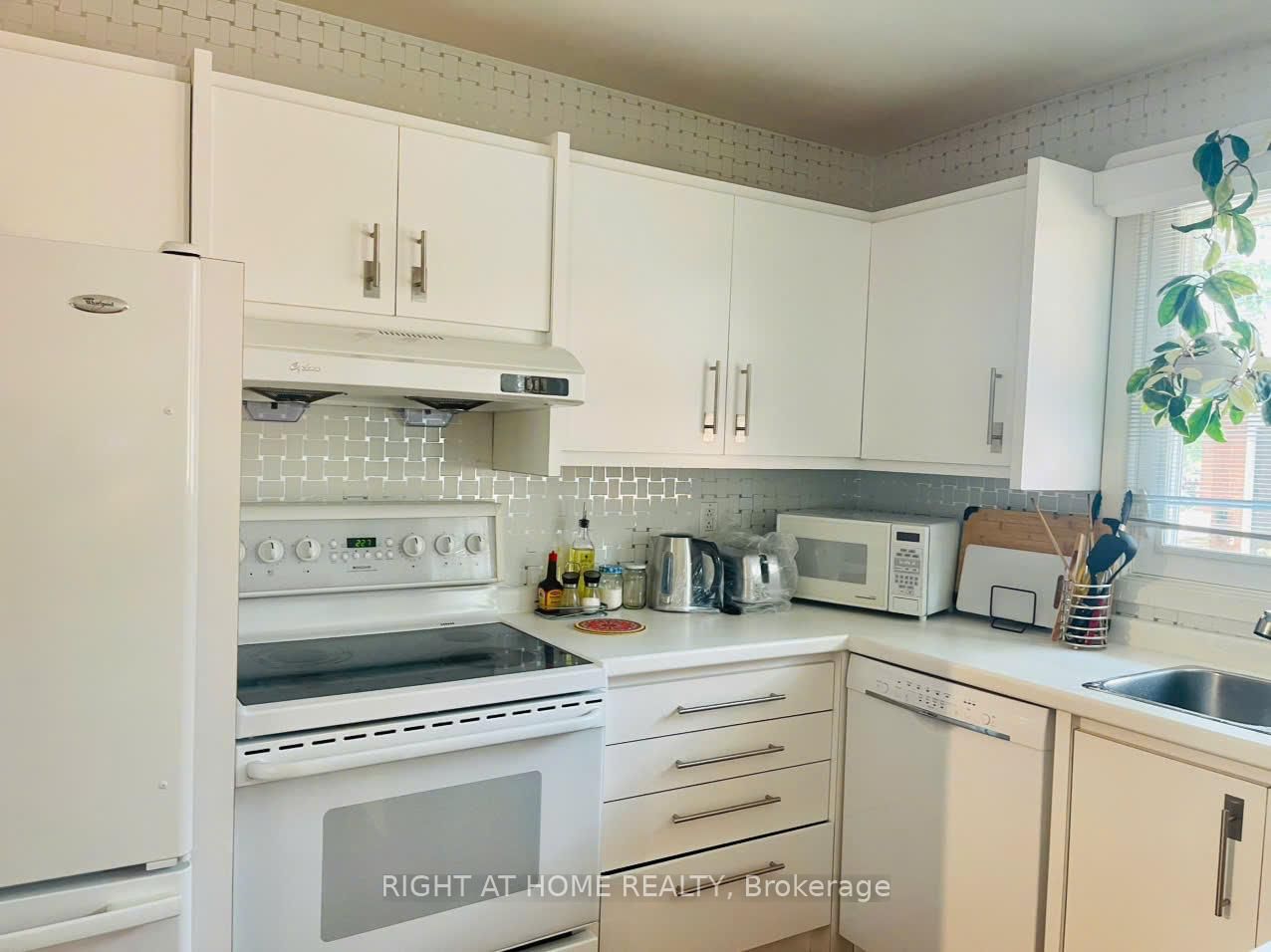 Detached House for lease at 1 Cotillion Court, Toronto, Ontario, M9A 4S8 - Edenbridge-Humber Valley - MLS: W12465606