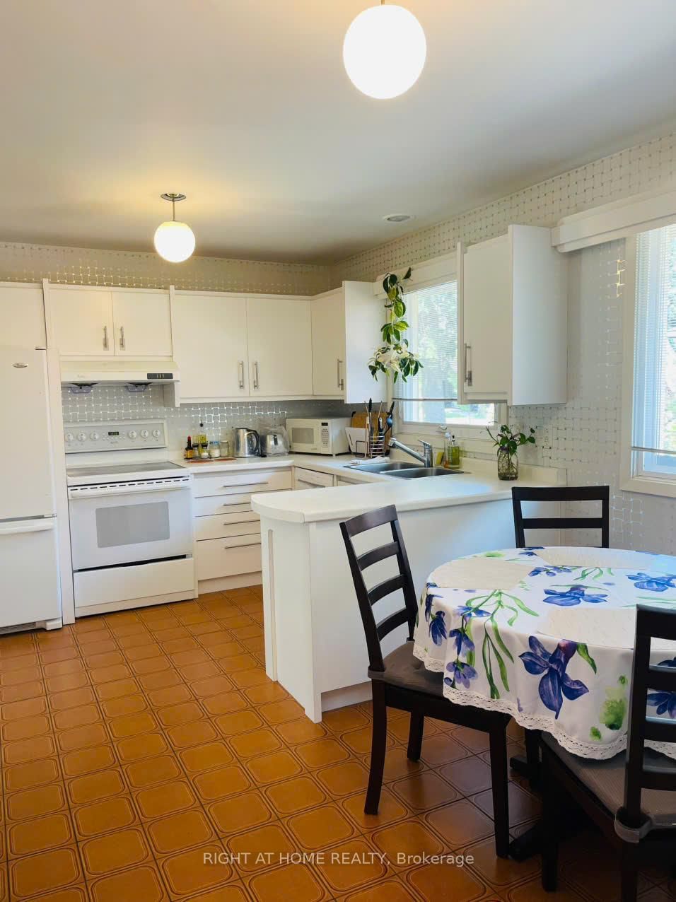 Detached House for lease at 1 Cotillion Court, Toronto, Ontario, M9A 4S8 - Edenbridge-Humber Valley - MLS: W12465606