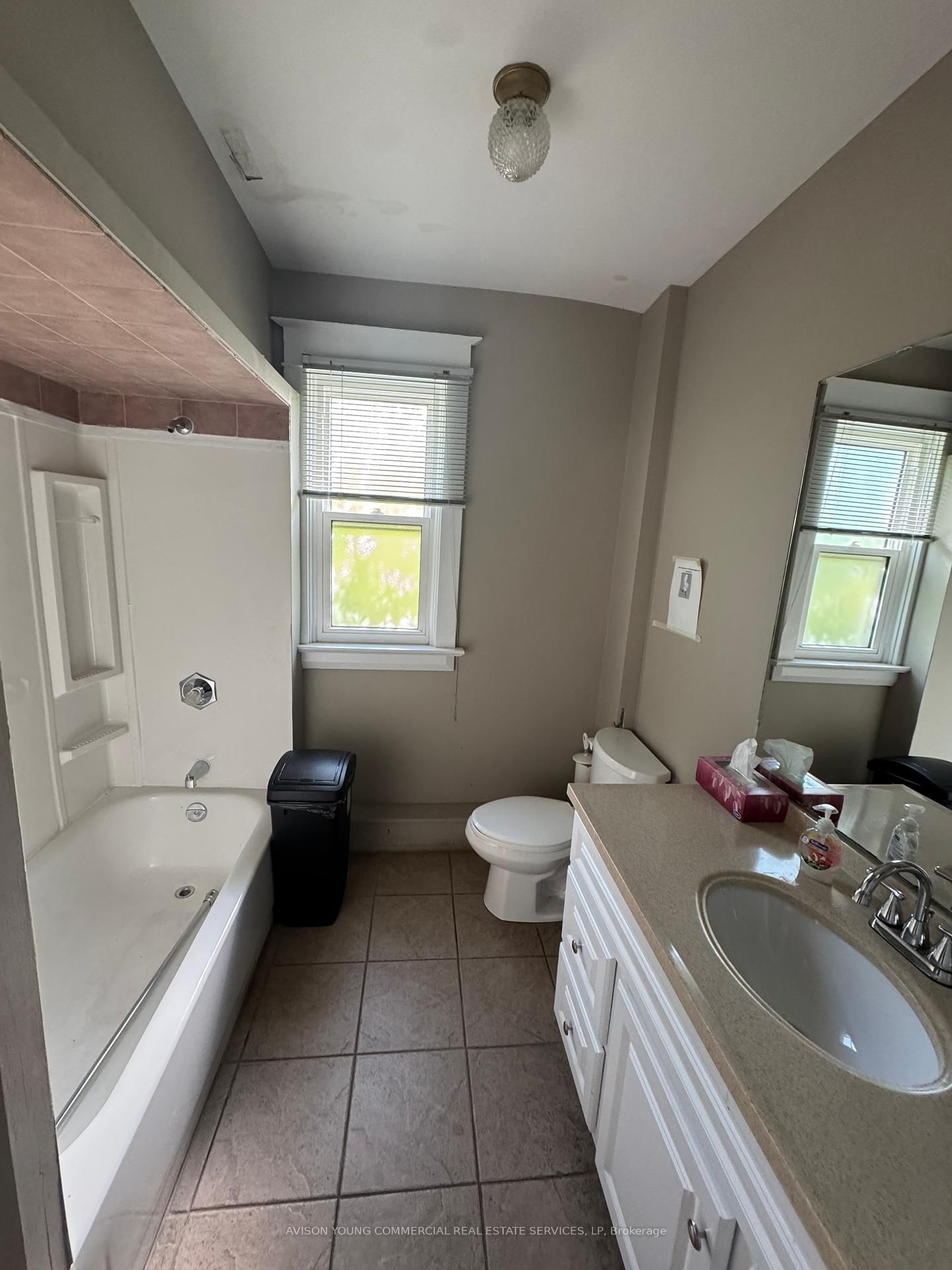 Listing Image 11