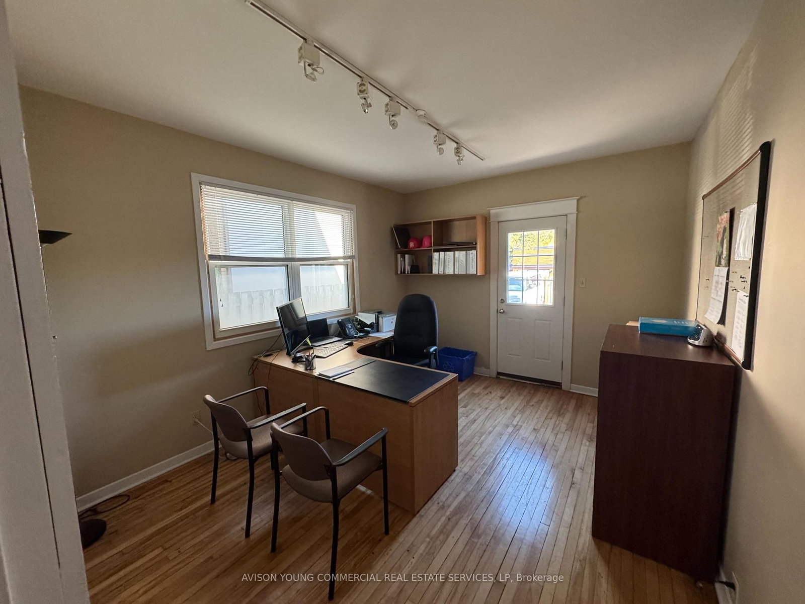 Listing Image 4
