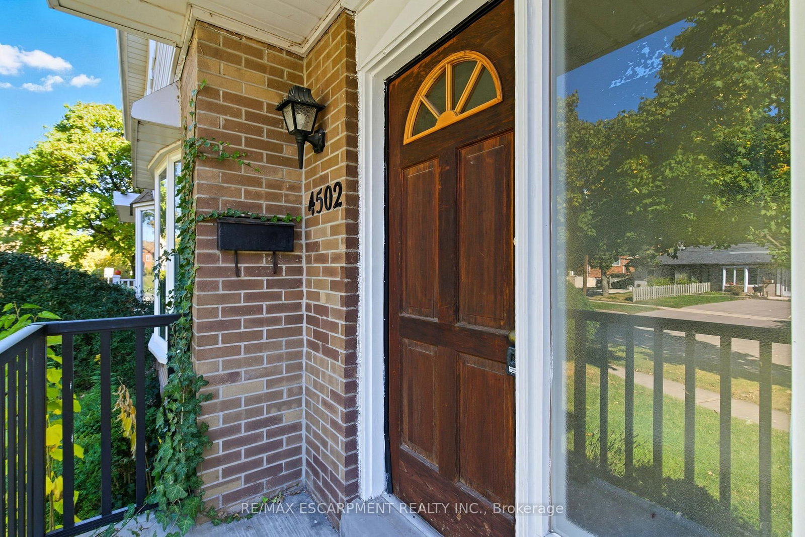 Listing photo 2
