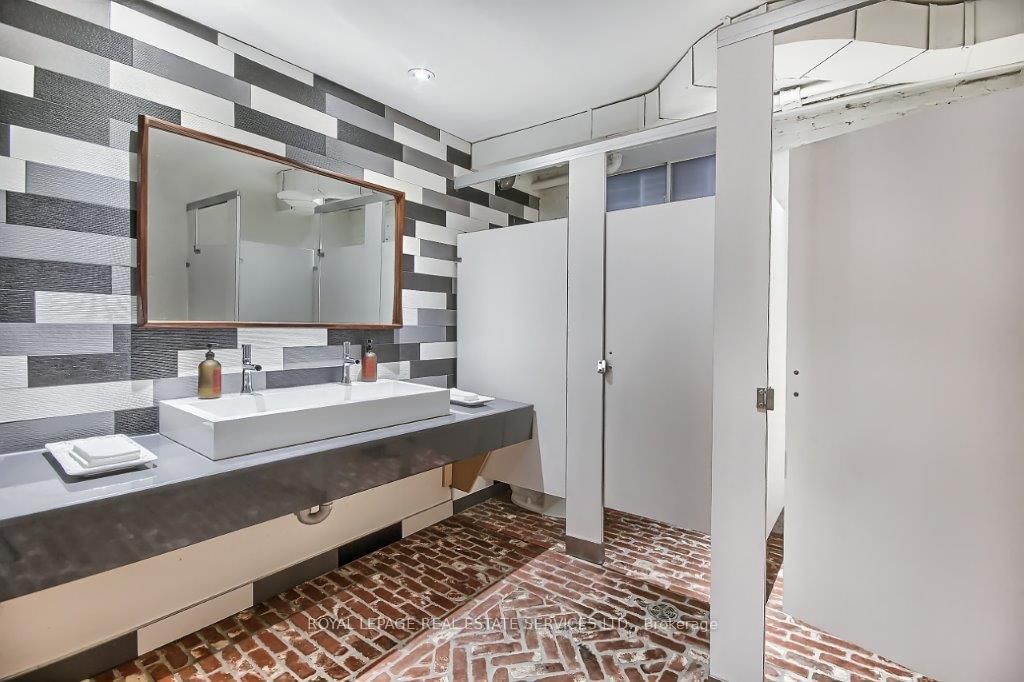 3047 Dundas Street W - Photo 28