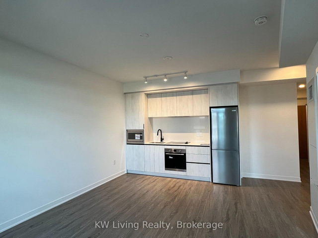 1213 - 2495 Eglinton Avenue W