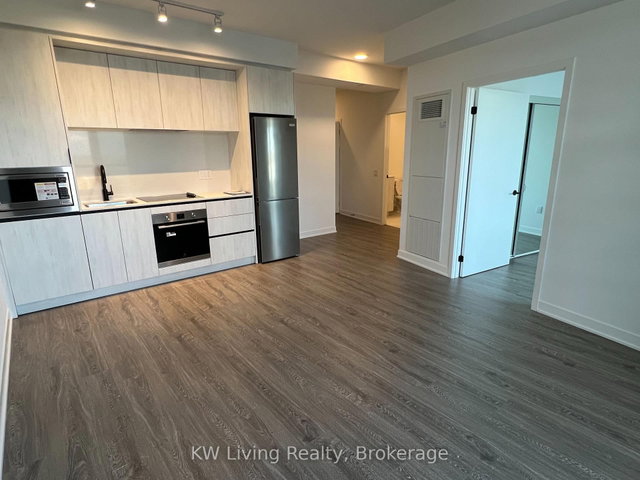 1213 - 2495 Eglinton Avenue W