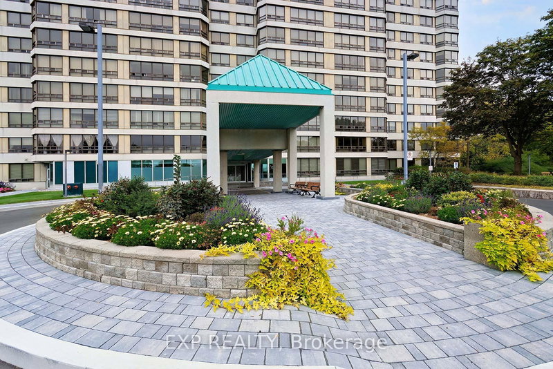 703 - 330 Mill St S, Brampton, L6Y 3V3 | Image 2