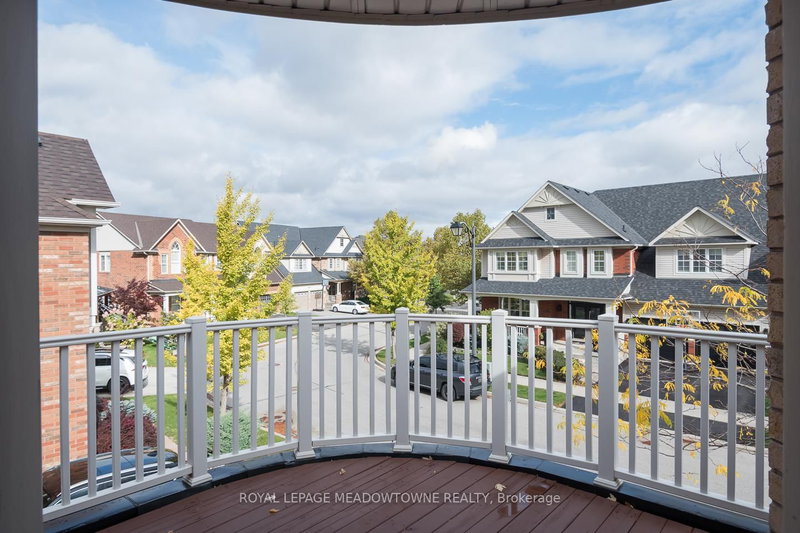 720 Lingen Cres, Milton, L9T 0E5 | Image 2