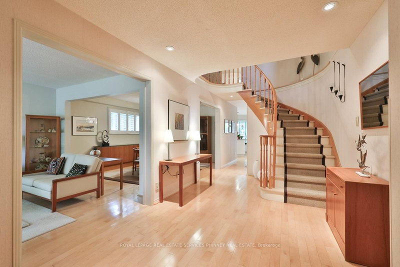 1995 Pitagora Crt, Mississauga, L5K 2M4 | Image 2