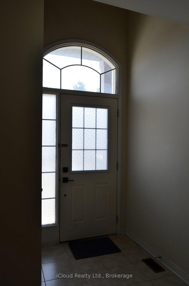 Main/Up - 319 Aspendale Crescent