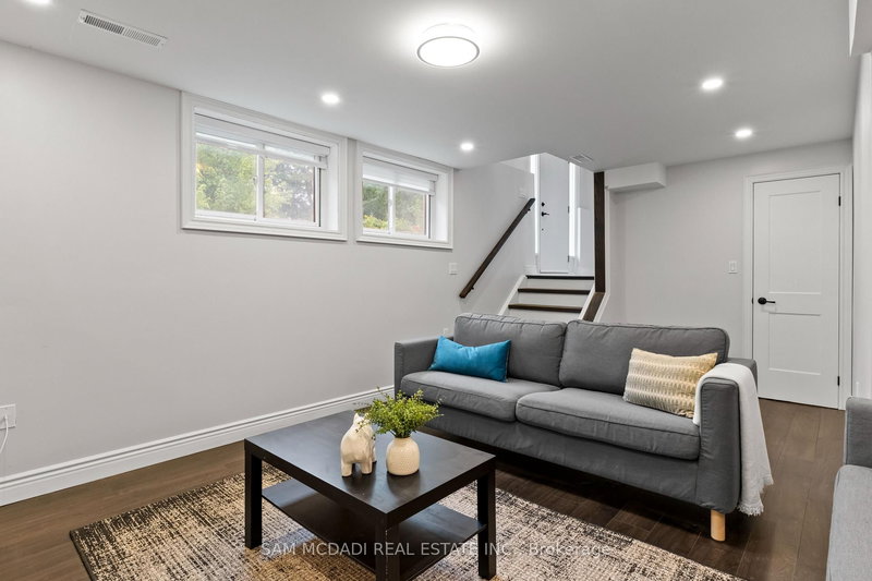 7209 Fayette Circ, Mississauga, L5N 1Y5 | Image 2