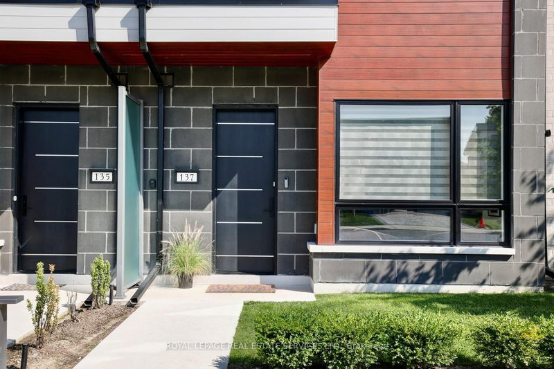 137 High St W, Mississauga, L5H 1K4 | Image 2