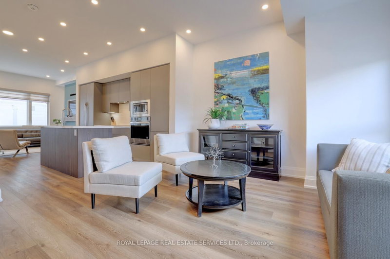 137 High St W, Mississauga, L5H 1K4 | Image 3