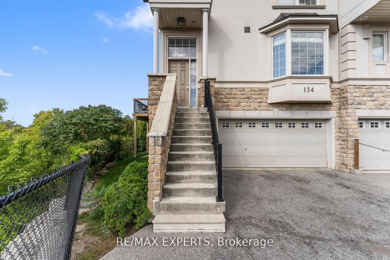 134 Rolling Hills Lane, Caledon, L7E 4E1 | Image 3