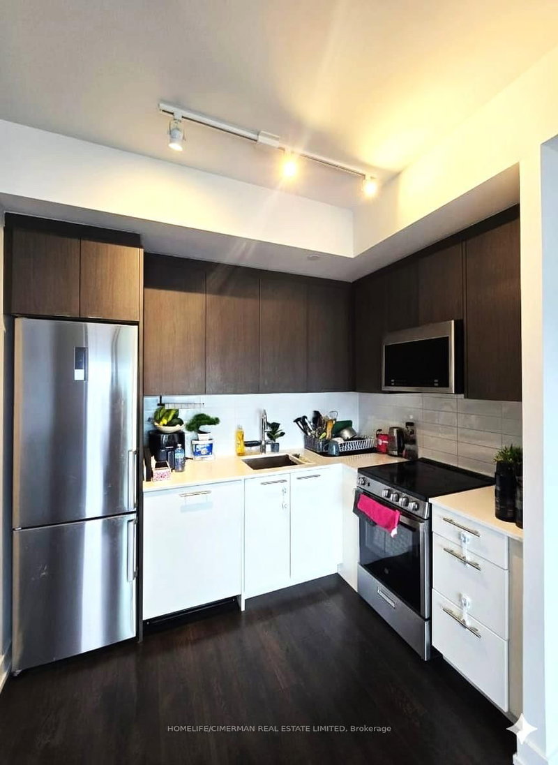 1001 - 215 Veterans Dr, Brampton, L7A 5L6 | Image 2