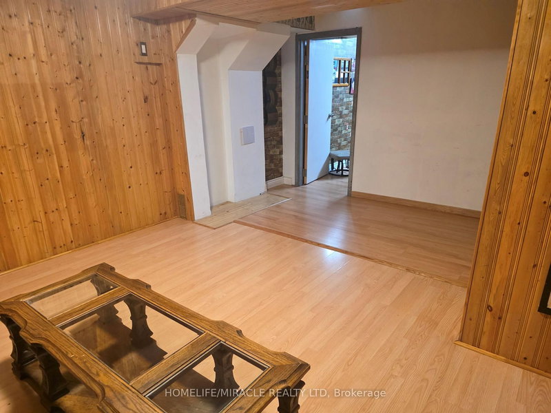 6585 Eastridge Rd, Mississauga, L5N 4L5 | Image 3