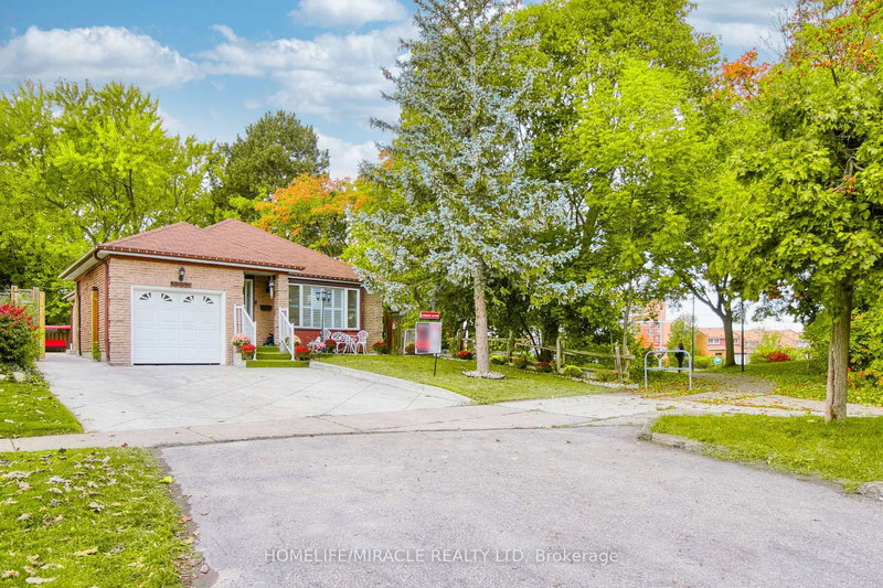 3353 Martins Pine Cres, Mississauga, L5L 1G3 | Image 3