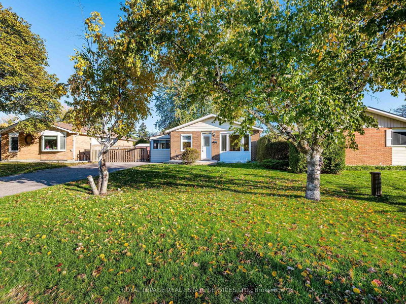 14 Finchley Cres, Brampton, L6T 3P5 | Image 2