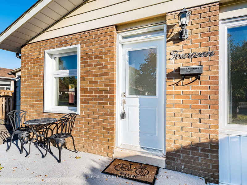 14 Finchley Cres, Brampton, L6T 3P5 | Image 3