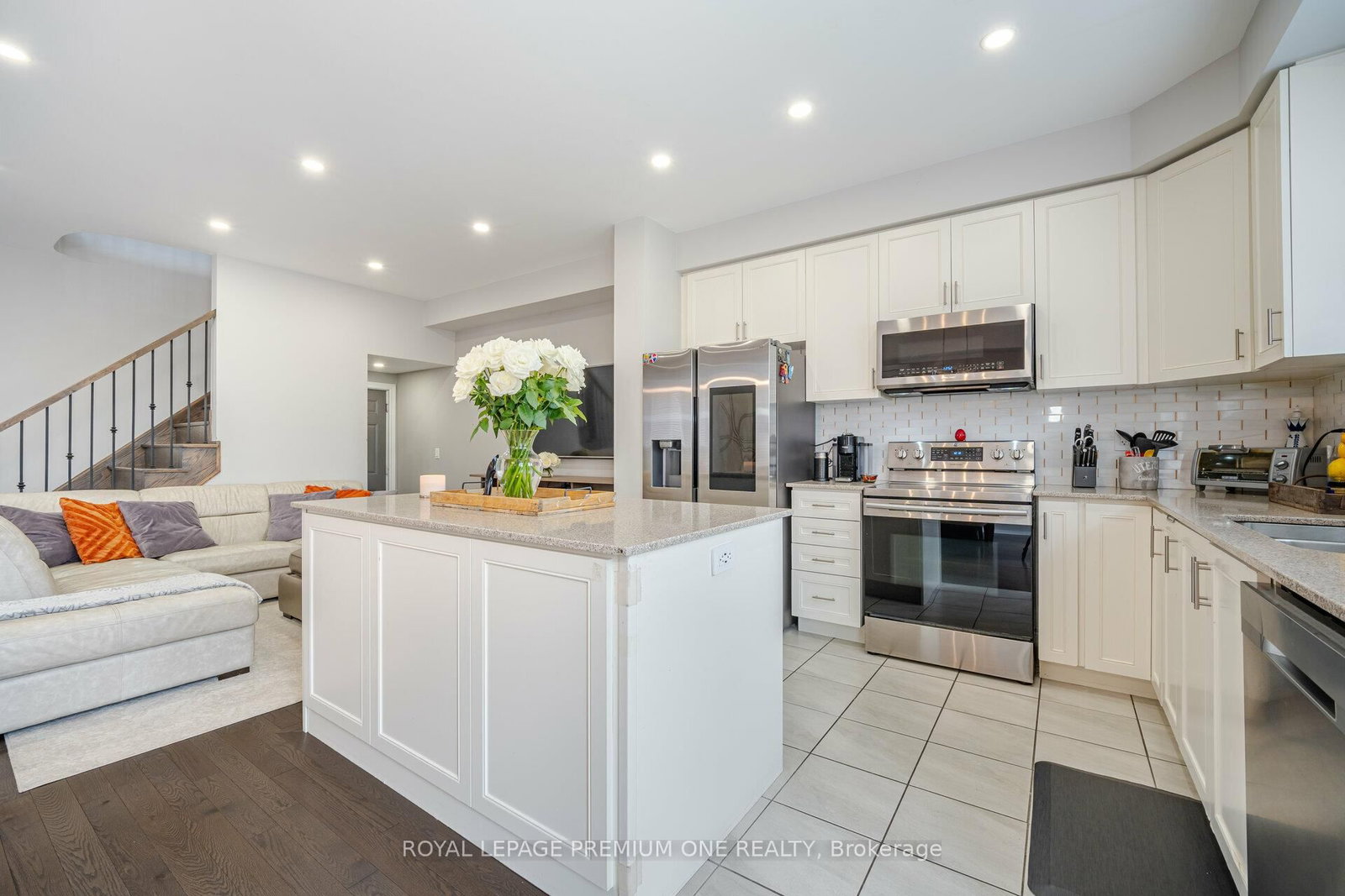 Listing Image 9