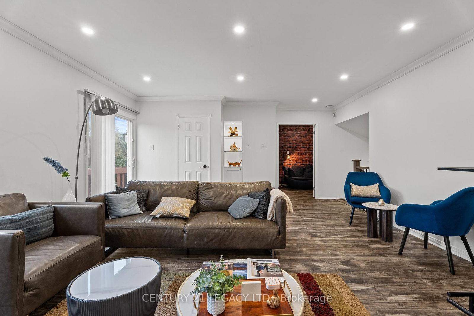 Listing Image 9