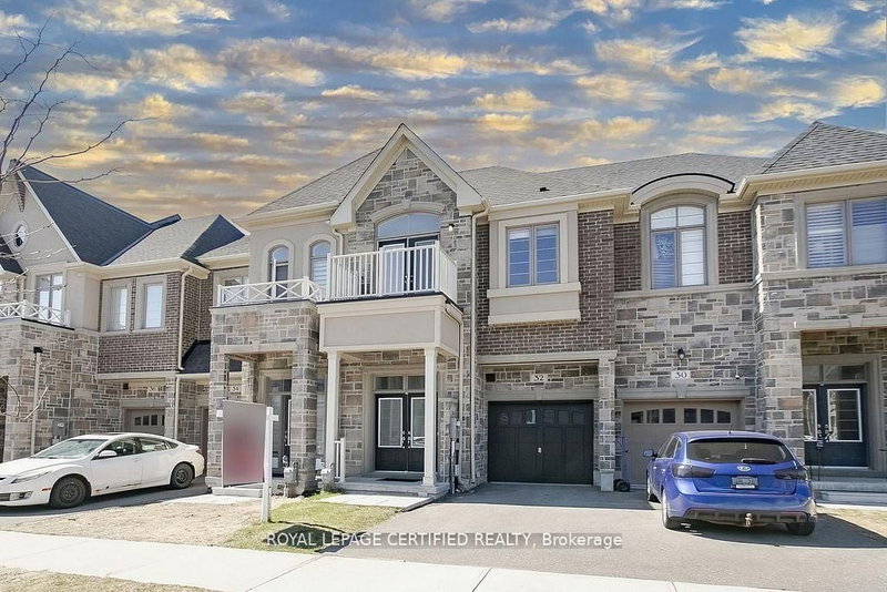 32 Dalbeattie Dr, Brampton, L6Y 6H6 | Image 2