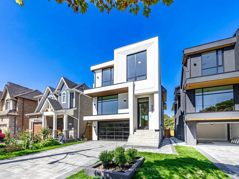 953 Halliday Ave, Mississauga, L5E 1P4 | Image 2
