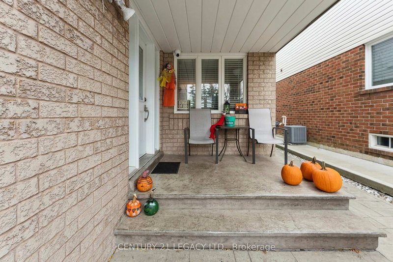 71 Townley Cres, Brampton, L6Z 4T1 | Image 3