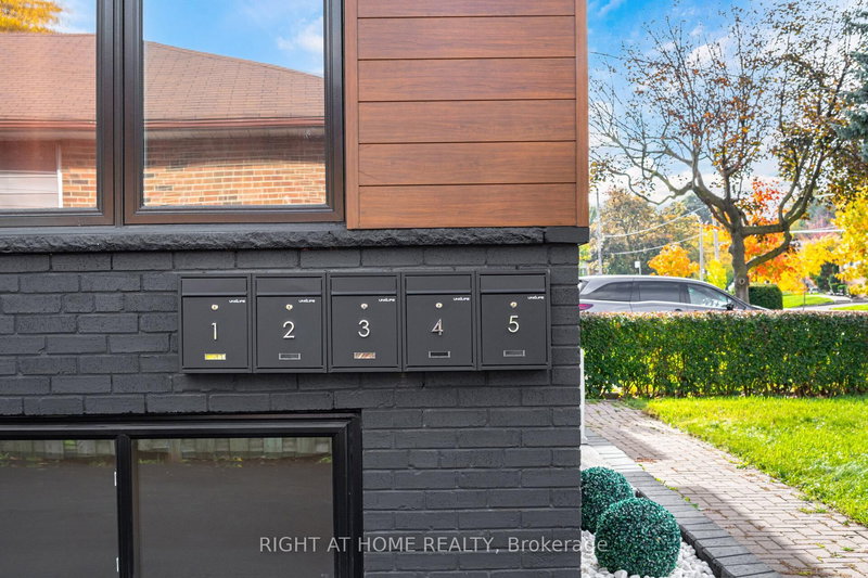 25 Templar Dr, Toronto, M9R 3C6 | Image 3