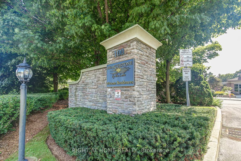 1301 - 100 Burloak Dr, Burlington, L7L 6P6 | Image 2