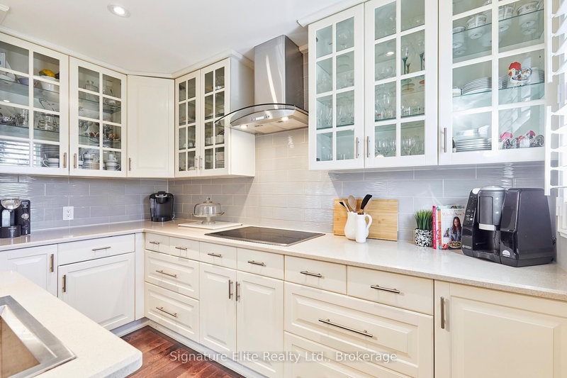 593A Scarlett Rd, Toronto, M9P 2S6 | Image 2