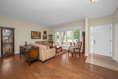 285 Surrey Drive — photo 6