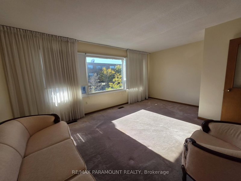 1674 St Clair Ave W, Toronto, M6N 1H8 | Image 3