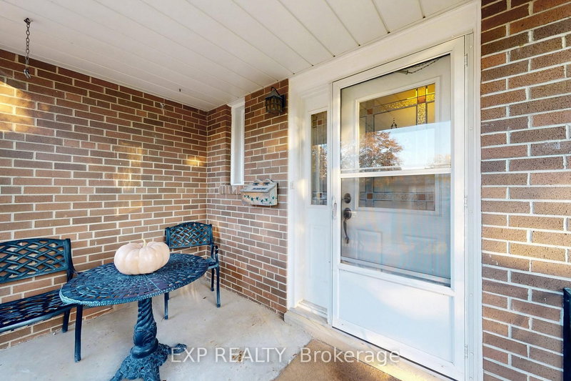 22 Chestnut Ave, Brampton, L6X 2A5 | Image 3