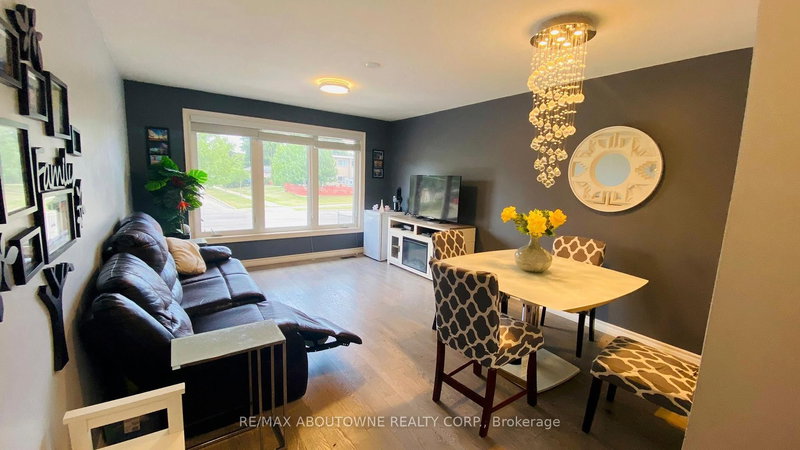 Main - 1601 Sandgate Cres, Mississauga, L5J 2E3 | Image 2