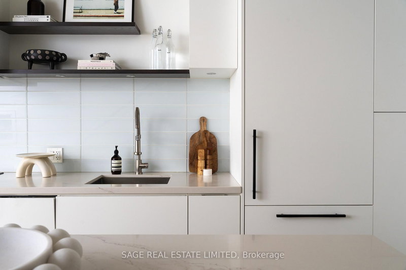 321 - 35 Wabash Ave, Toronto, M6R 0A9 | Image 2