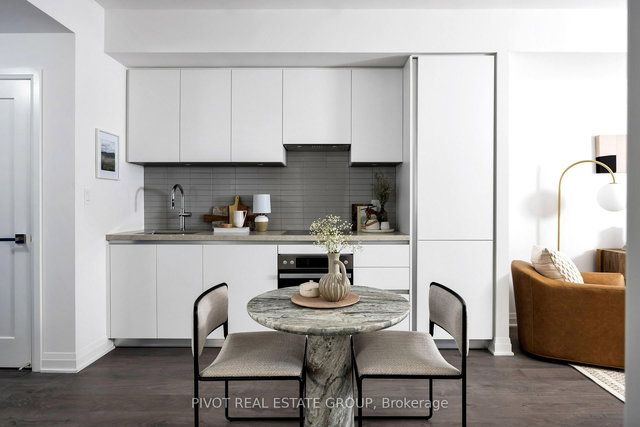 2706 - 4023 The Exchange