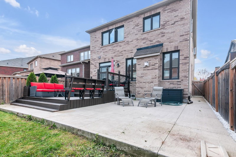 4 Bassett Cres, Brampton, L6X 5G2 | Image 2
