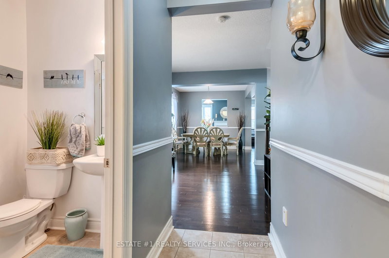 4 Bassett Cres, Brampton, L6X 5G2 | Image 3