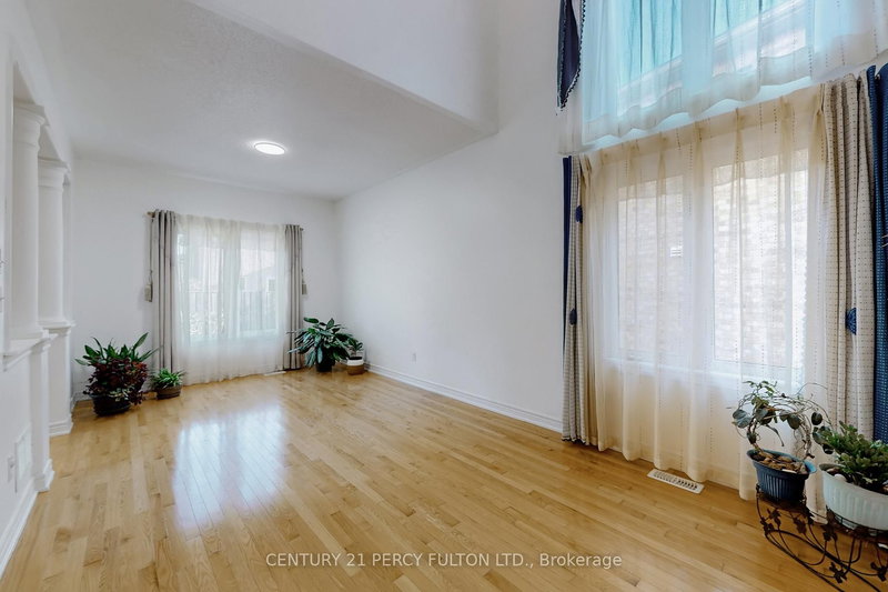 5 Attmar Dr, Brampton, L6P 2R4 | Image 2