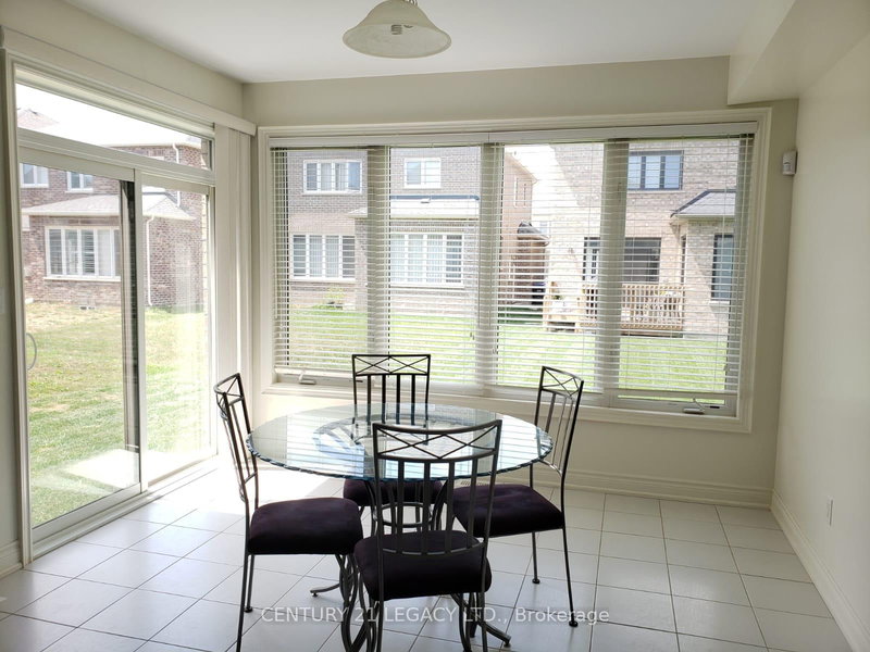 16 Mussle white Rd, Brampton, L6Y 0E3 | Image 2