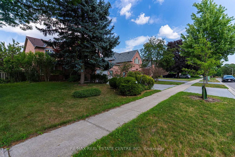 4623 Hewicks Lane, Mississauga, L5M 3L8 | Image 2