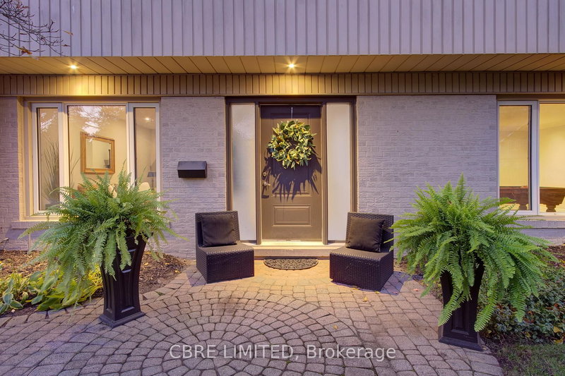 1385 Birchwood Dr, Mississauga, L5J 1T3 | Image 2