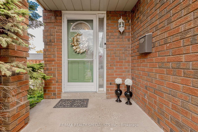 3363 Columbine Cres, Mississauga, L5N 6A8 | Image 3