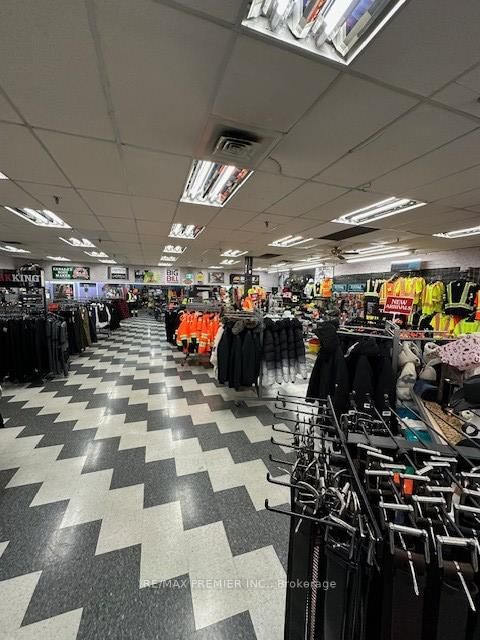 40 Beverly Hills Dr, Toronto, M3L 1A1 | Image 3