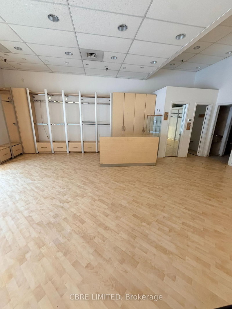 B4 - 1900 Dundas St, Mississauga, L5K 1P9 | Image 3